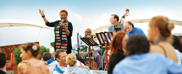 Cruises with live music
