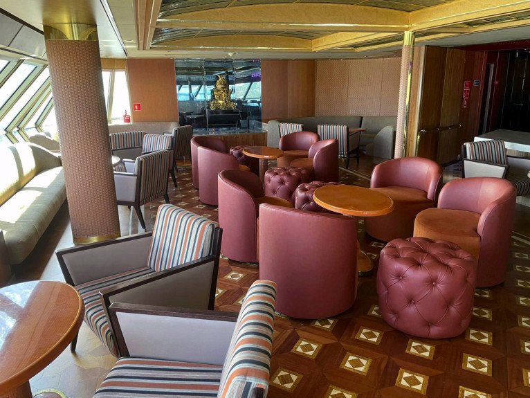 Neptune Lounge & Balcony