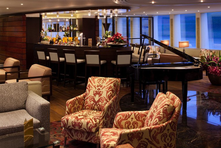 Main Lounge & Bar