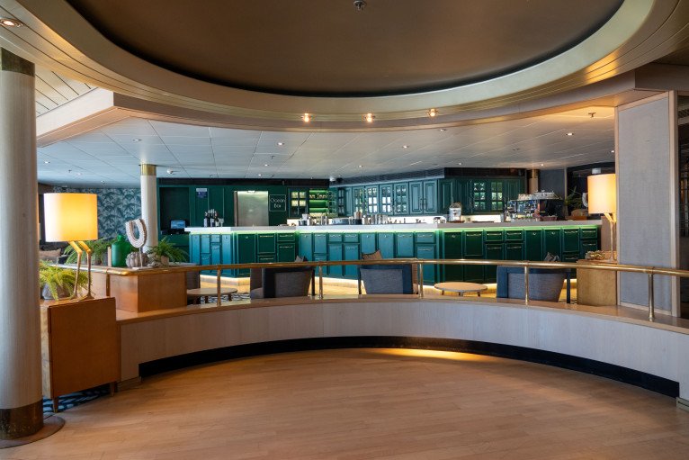 Horizons Lounge & Disco Deck