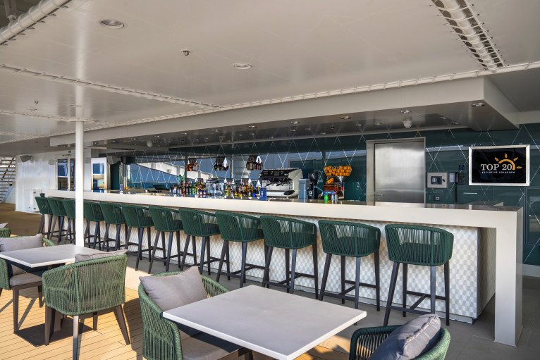Top Deck 20 Exclusive Solarium