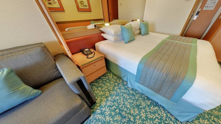 Single Balcony Suite