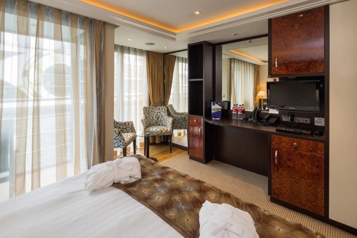 CAT. BA Stateroom