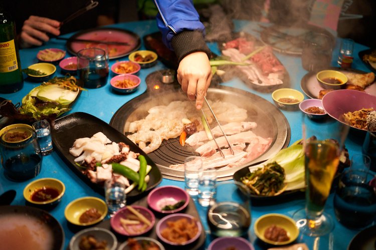 Dining in Gunbae