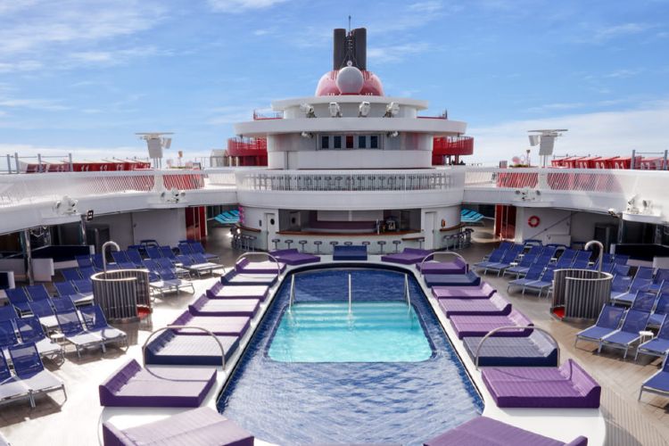 Aquatic Club on Valiant Lady