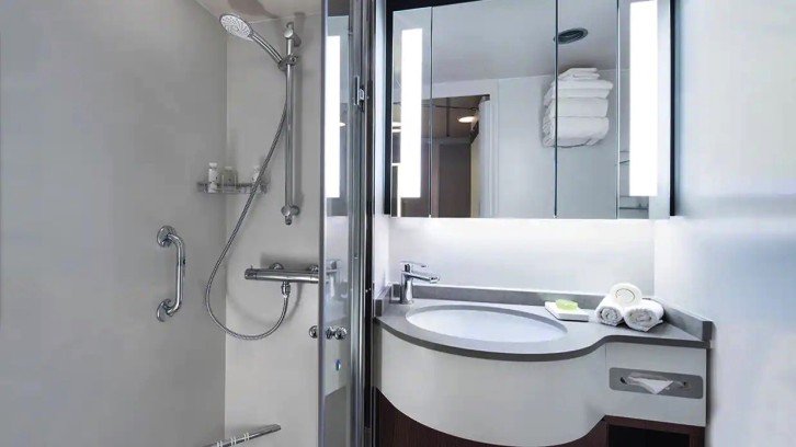 Deluxe Ocean View Stateroom