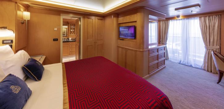 Queens Grill Master Suite